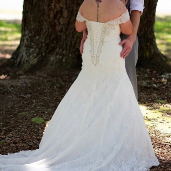 Wedding dress - 12 Petite - Picture 4 of 7